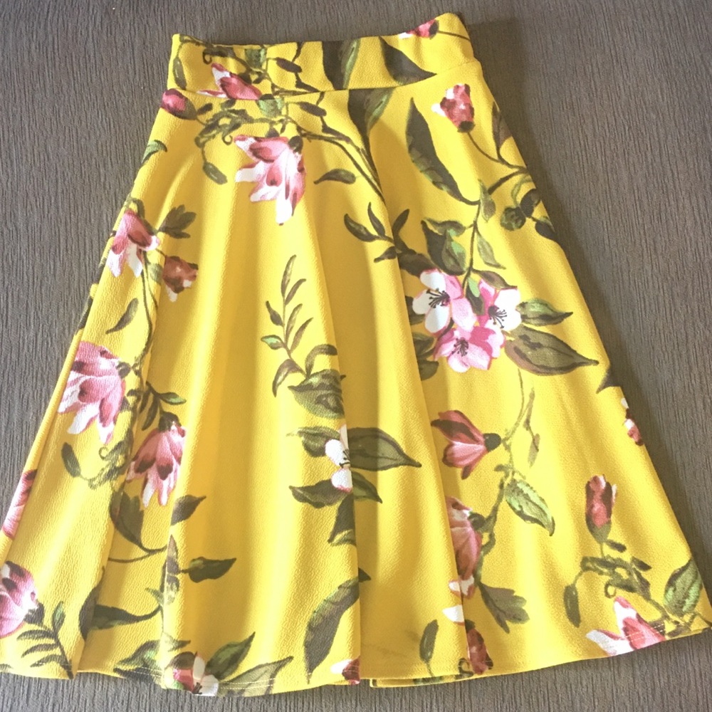 Floral skirt size small